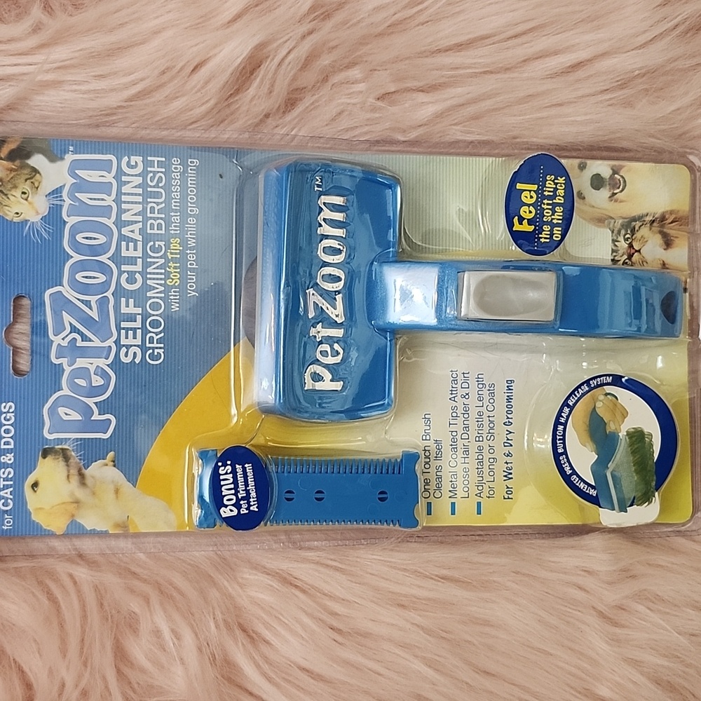 Brand New PETZOOM SELF CLEANING GROOMING BRUSH FOR Dogs & Cats